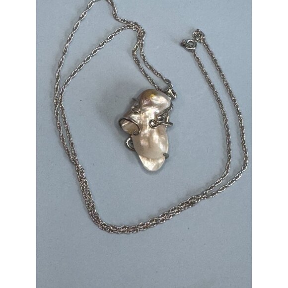 Unique Baroque Pearl Pendant Necklace With 22" Chain - Picture 8 of 8